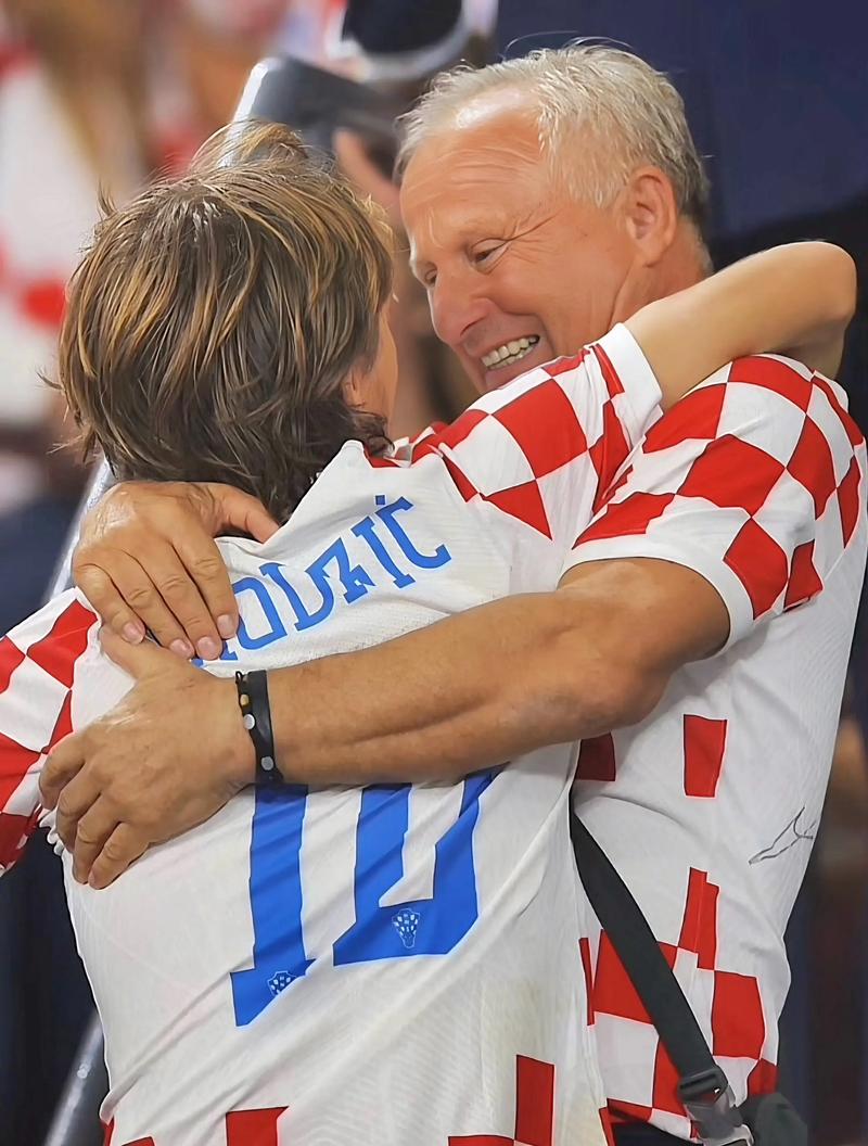 足球欧洲杯倒计时50天，多队提前公布名单