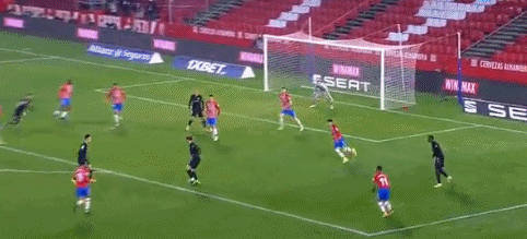 澳超官方：中央海岸水手vs悉尼FC因雷电天气推迟1个小时开球