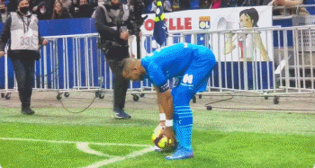 莫德里奇在对阵拉齐奥的比赛中踢满全场，Sofac...